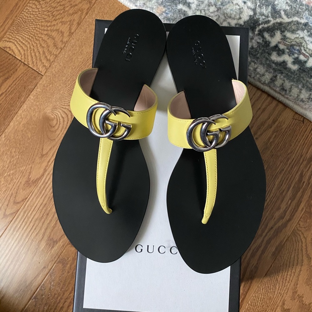 Gucci Leather Thong Sandal with double G ***NO LOW BALLERS***
